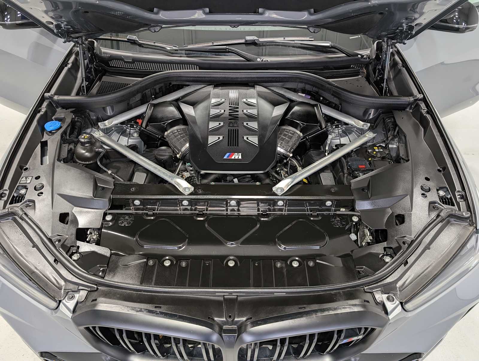 Used 2025 Skyscraper Grey Metallic BMW M60i image 14