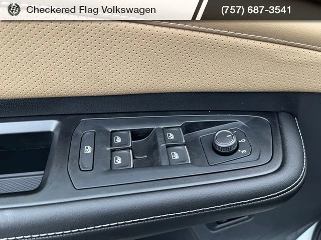 New 2026 White Volkswagen 2.0T SE w/Technology image 19