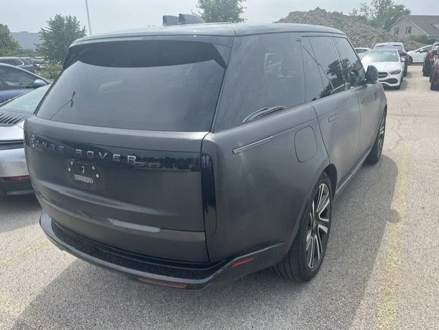 Used 2023  Land Rover Autobiography image 3