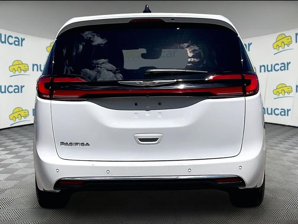 Used 2023 White Chrysler Touring L image 5
