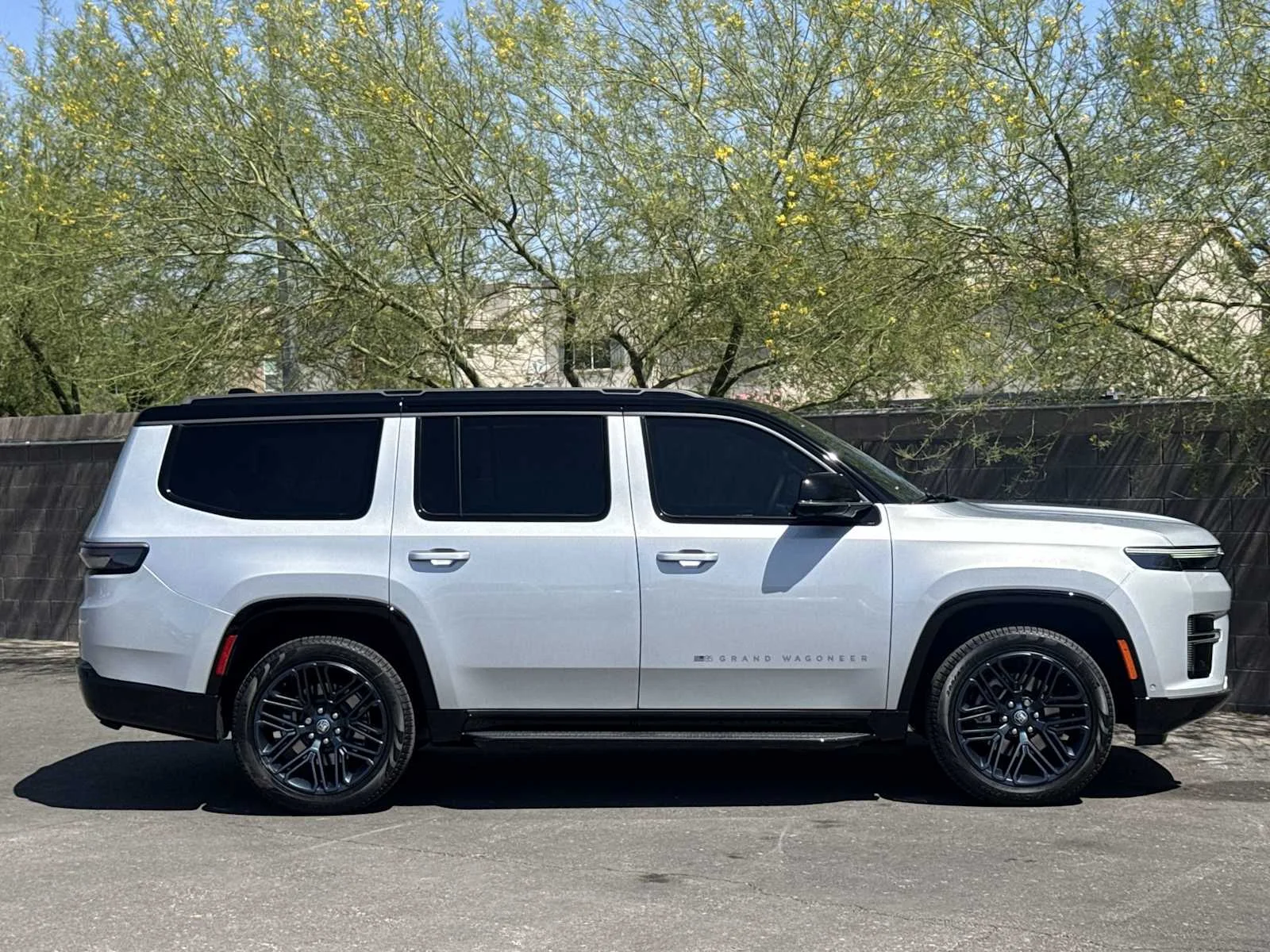 New 2026 Silver-Zynith Exterior Paint Jeep 85th Anniversary image 9