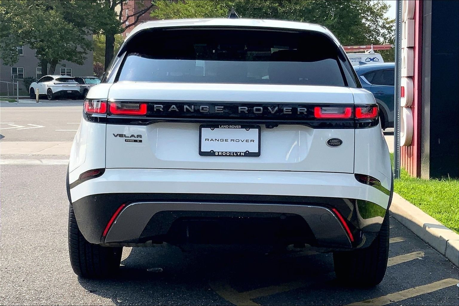 Used 2020 Fuji White Land Rover P250 R-Dynamic S image 4