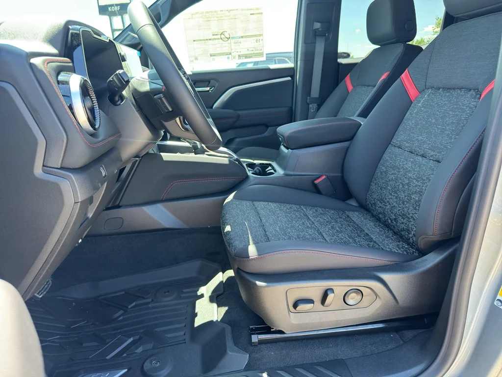 2026 Chevrolet Colorado Z71 - Photo 12