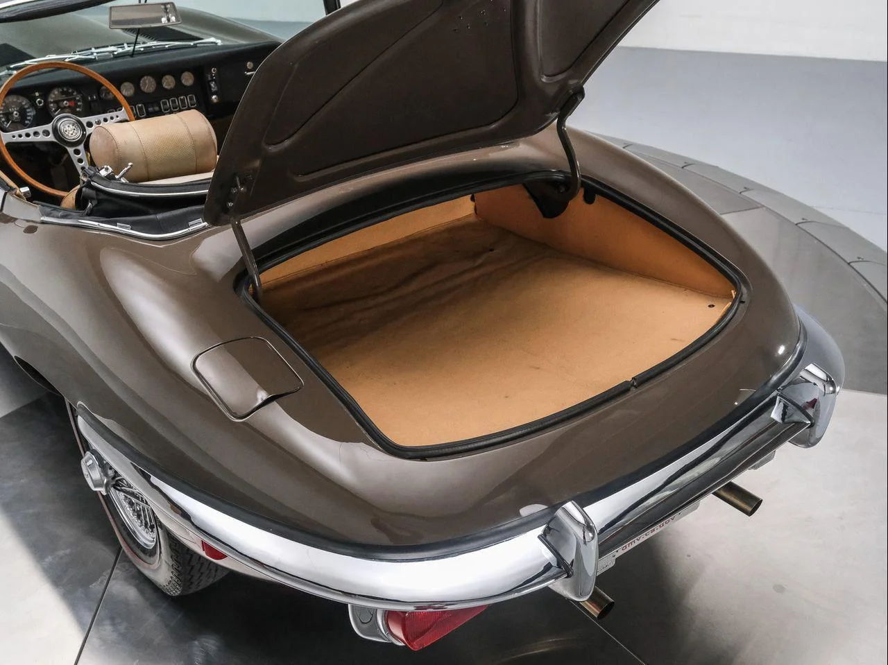 Used 1971  Jaguar Series II image 34