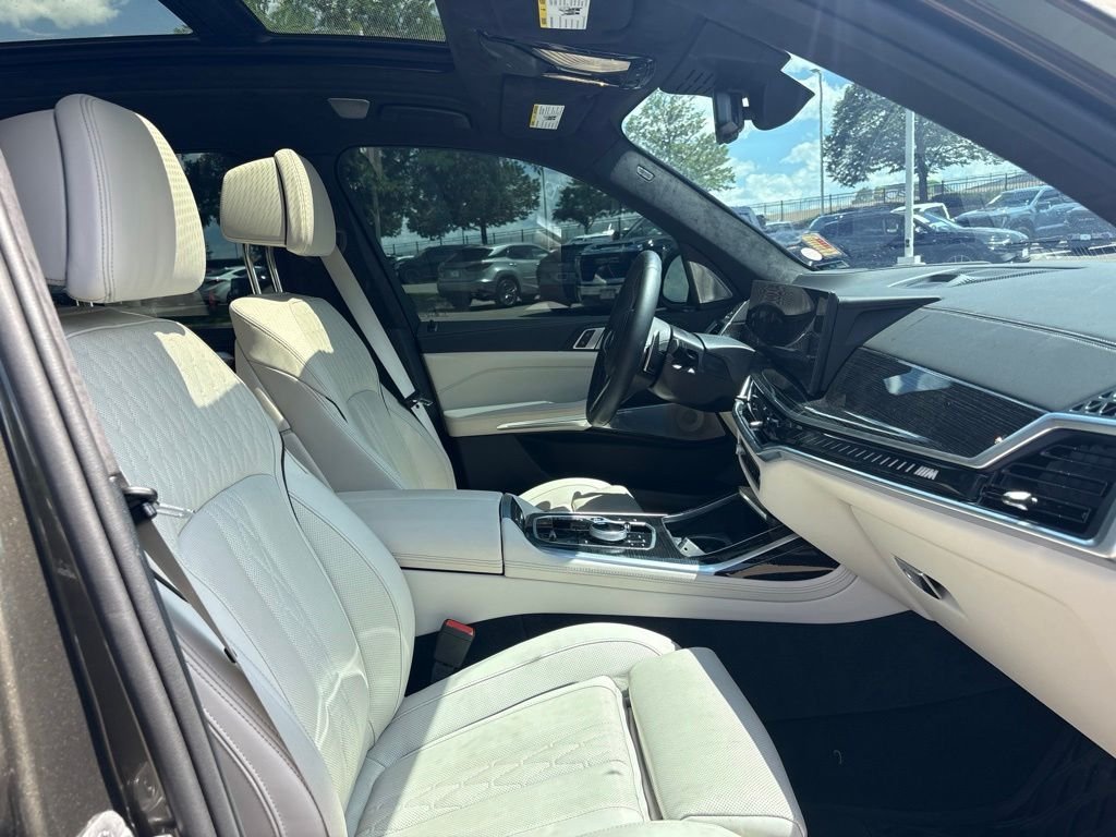 Used 2026 Green BMW M60i image 32