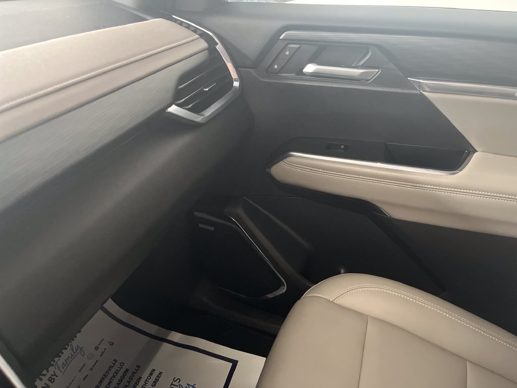 Used 2026 White GMC Elevation image 23