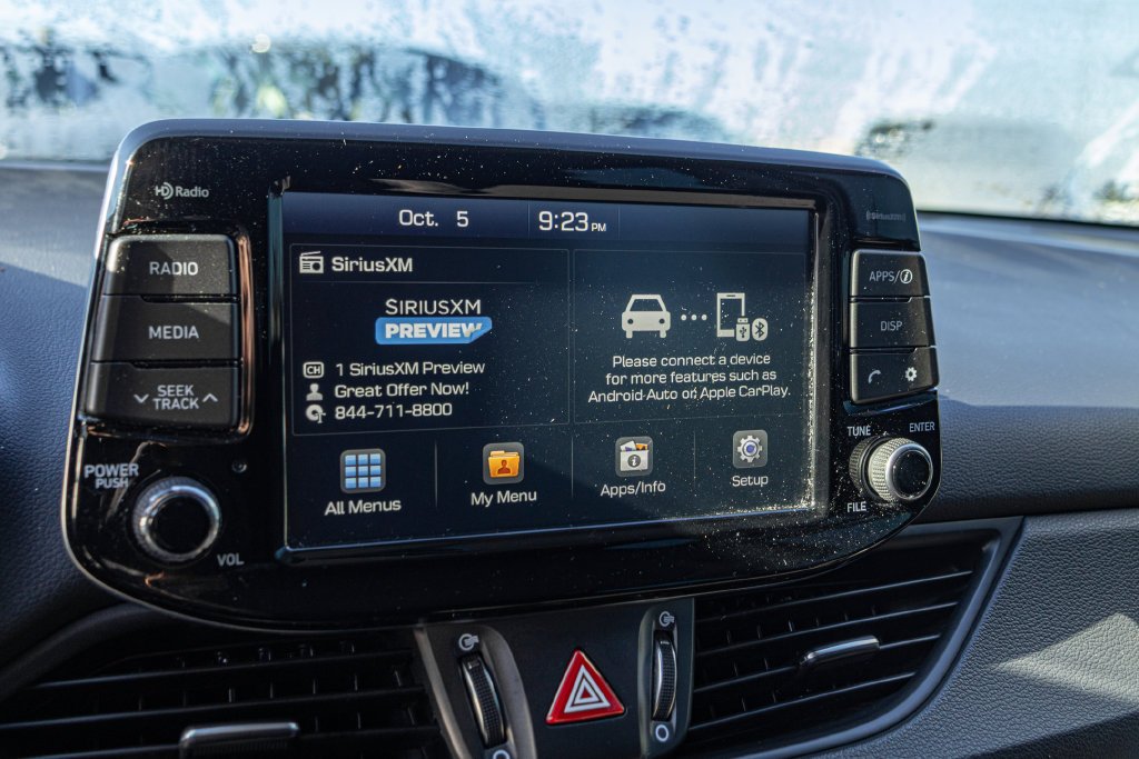 Used 2018 White Hyundai Base image 15
