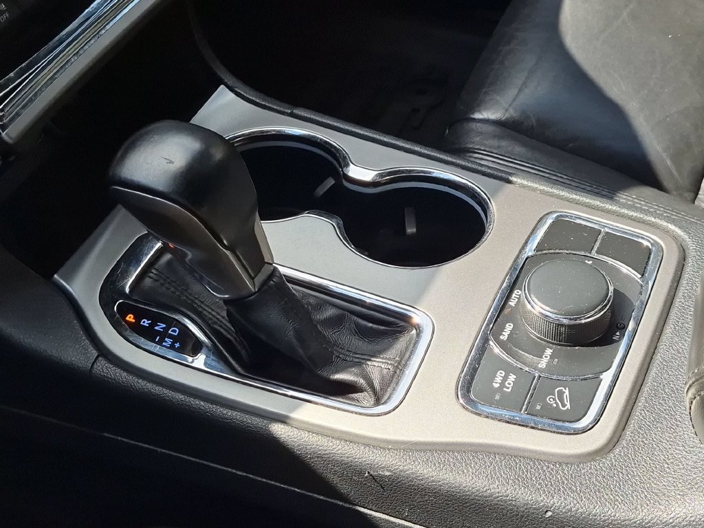 Used 2020 Gray Jeep Limited image 17
