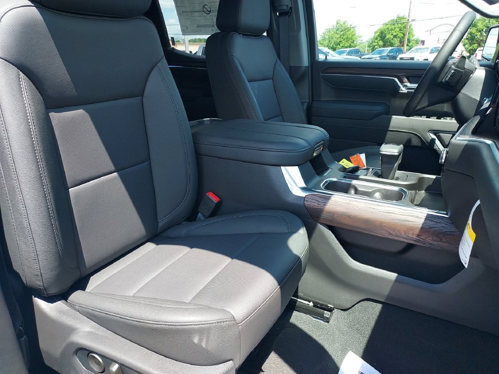 New 2026 Summit White GMC SLT image 30