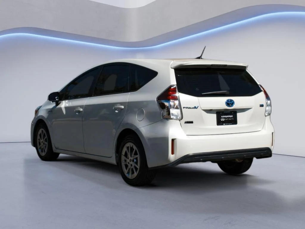 Used 2017 Blizzard Pearl Toyota Three image 7