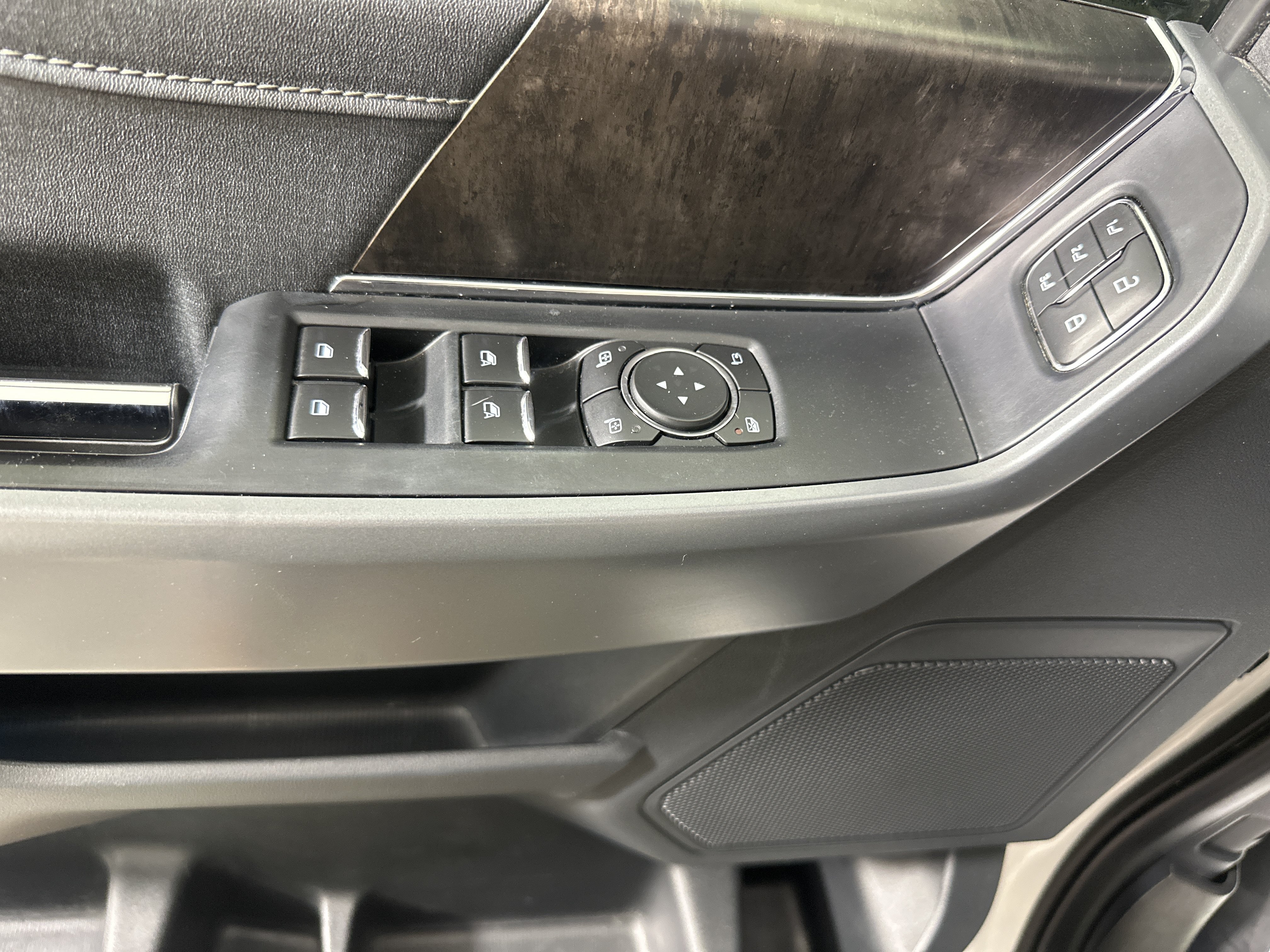 Used 2021  Ford  image 11