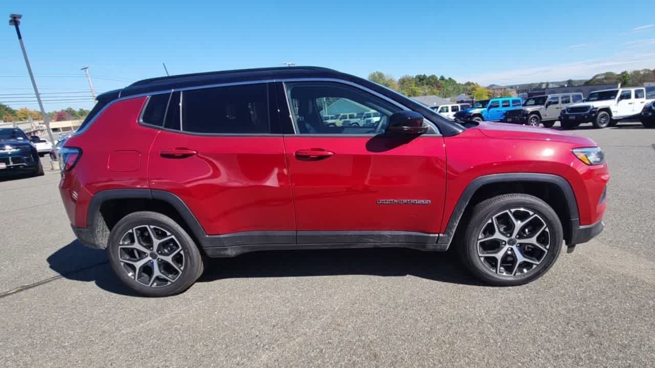 New 2026 Red Hot Pearl-Coat Exterior Paint Jeep Limited image 9