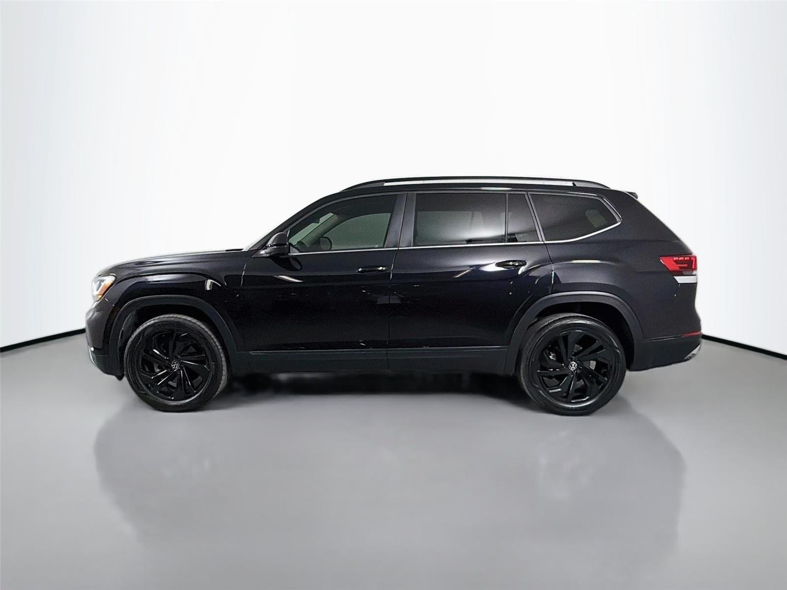 Used 2023 Deep Black Pearl Volkswagen 2.0T SE w/Technology image 8