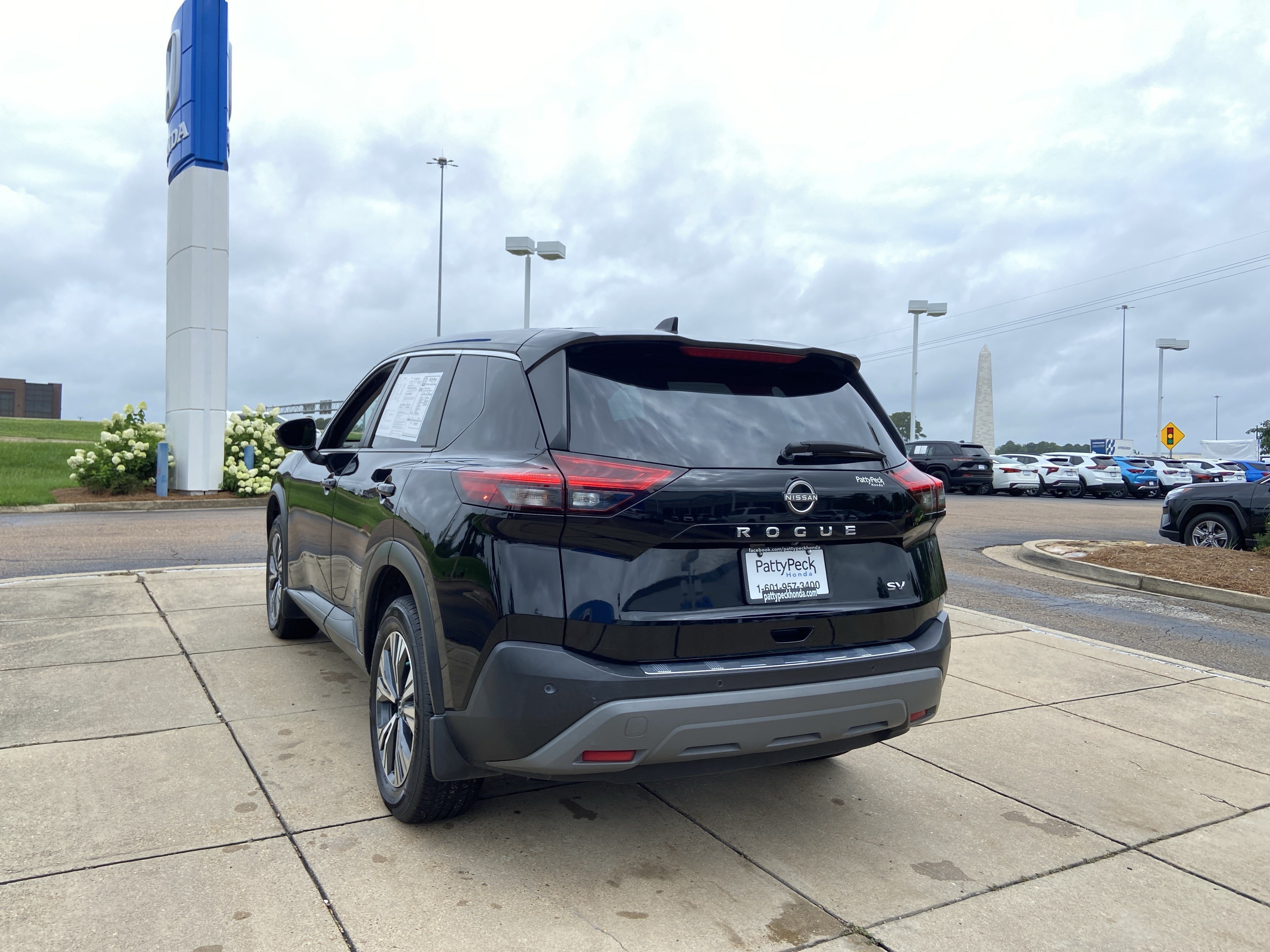 Used 2023 Super Black Nissan SV image 9