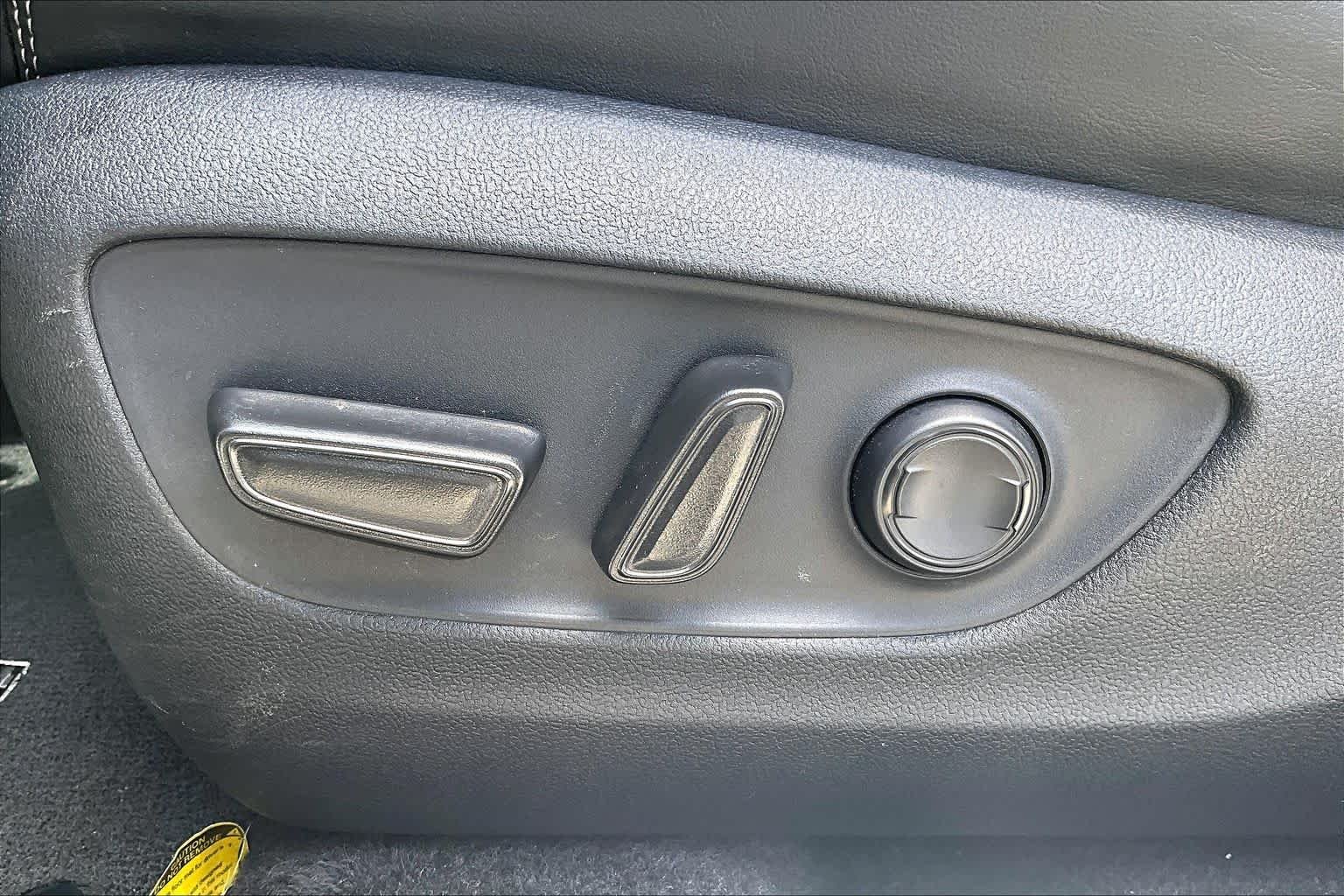 Used 2025 Wind Chill Pearl Toyota XLE Premium image 32