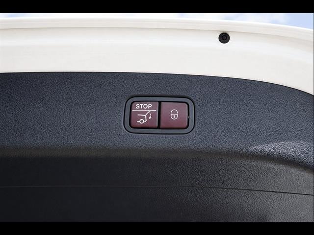 Used 2023  Mercedes-Benz GLC 300 4MATIC® image 17