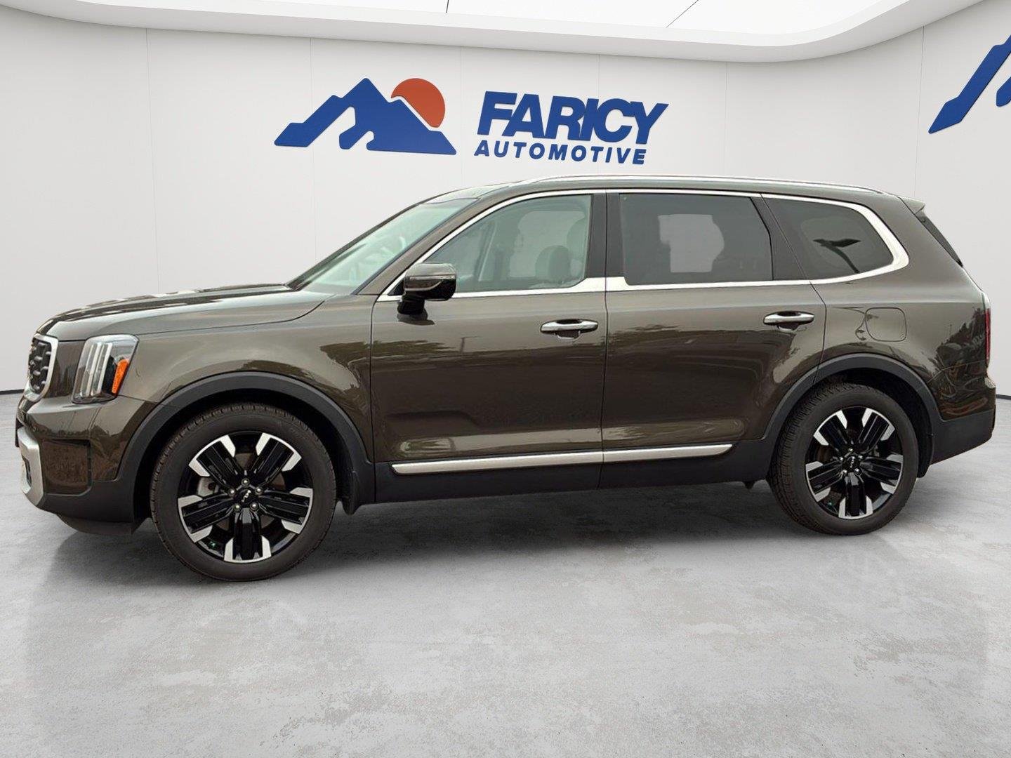 Certified Used 2024 Dark Moss Kia SX image 3