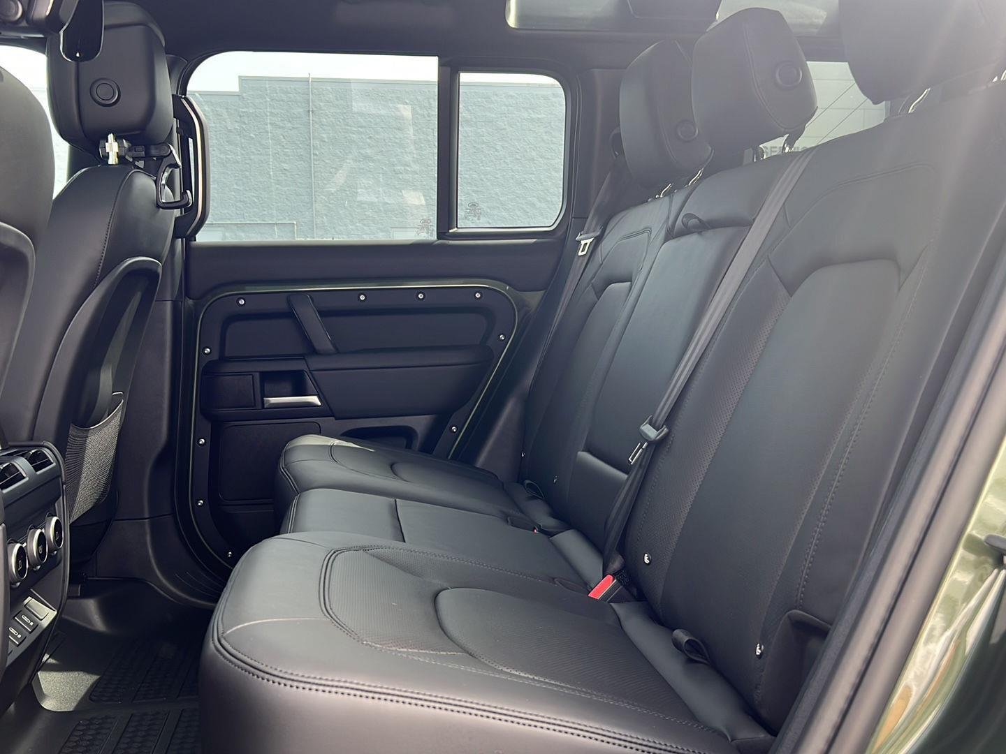 2026 Land Rover Defender X-Dynamic SE - Photo 28