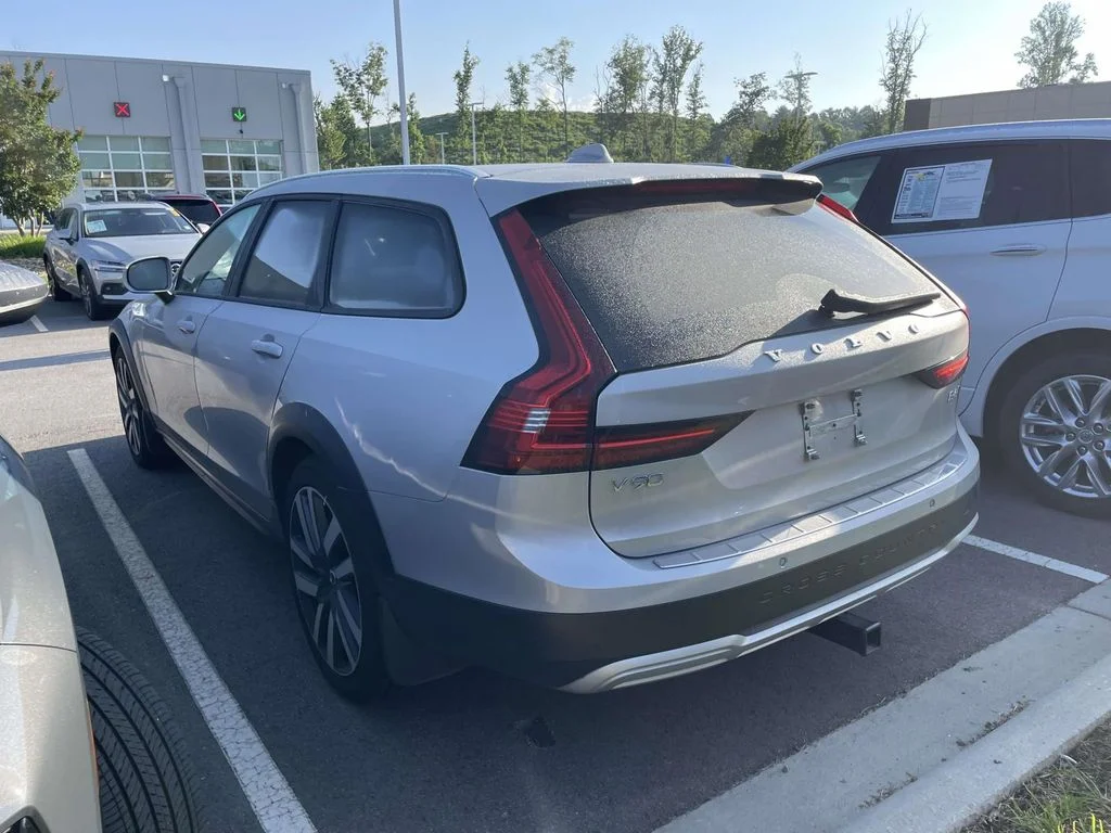 Used 2023 silver Volvo Ultimate image 3