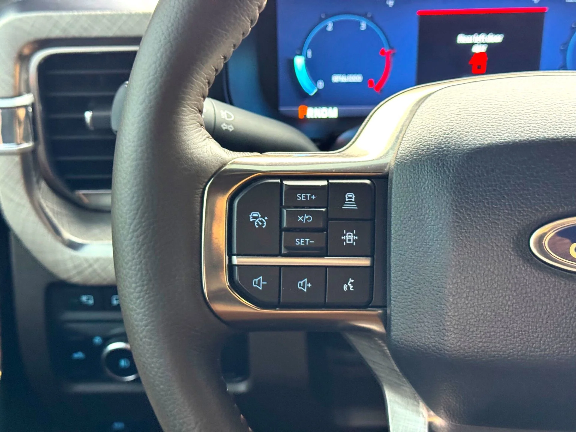 Used 2024  Ford King Ranch image 23