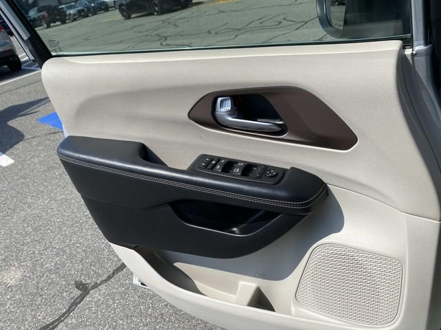 Used 2023 Silver Chrysler LX image 22