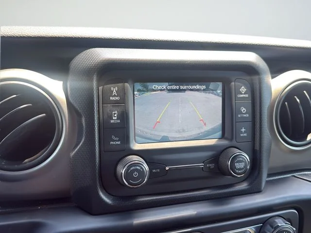 Used 2019 Silver Jeep Unlimited Sport S image 24