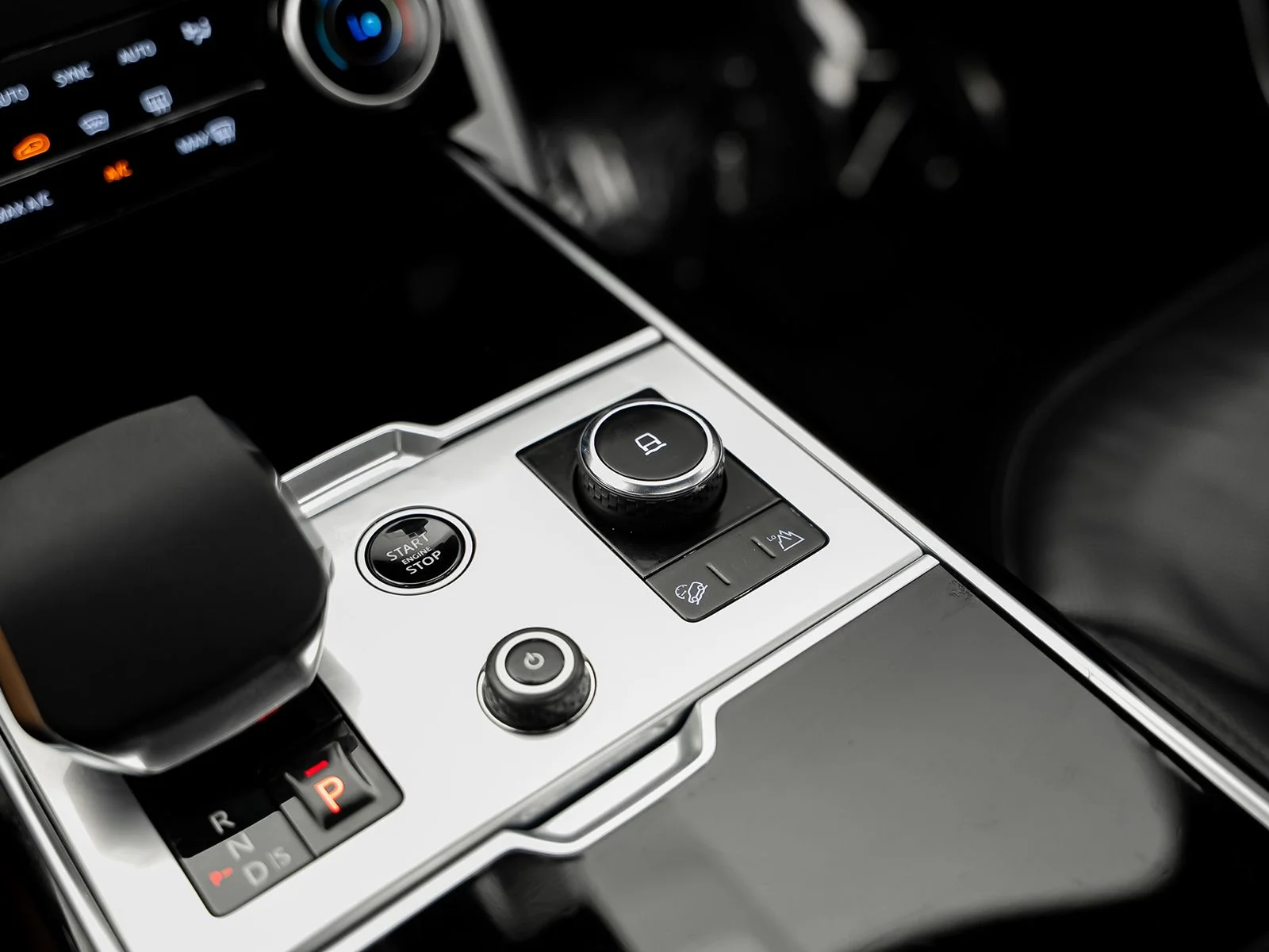 Used 2023 Black Land Rover SE image 48