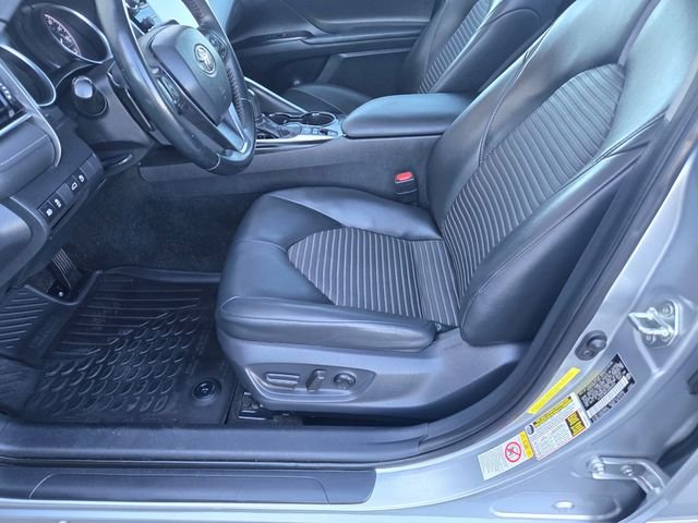 Used 2018 Silver Toyota SE image 16