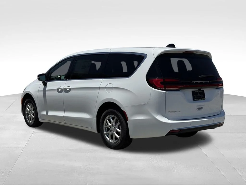 New 2027 Bright White Clear-Coat Exterior Paint Chrysler Select image 11