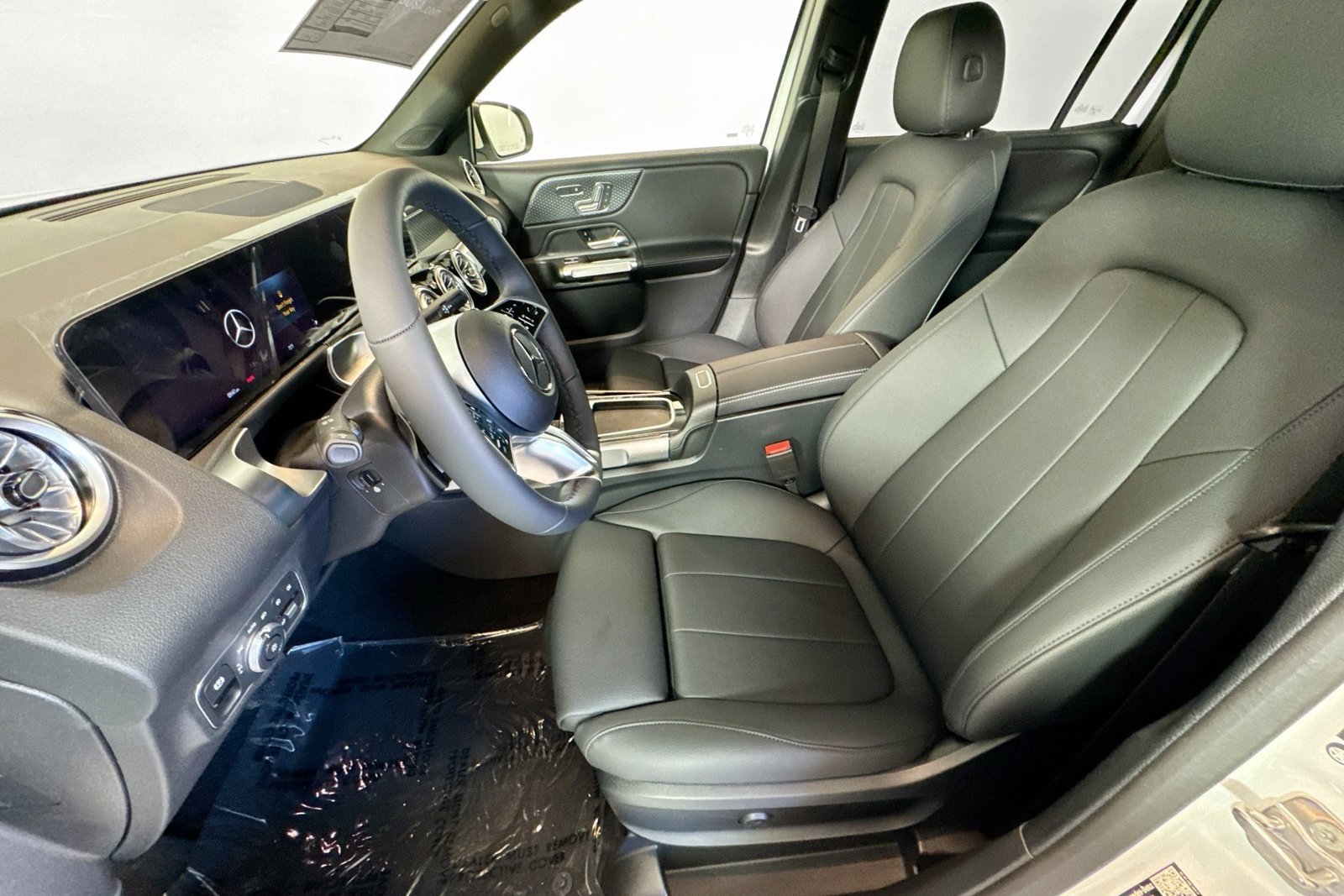 New 2026 Polar White Mercedes-Benz GLB 250 image 18