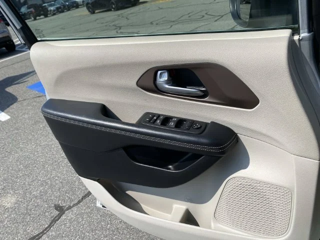 Used 2023 Silver Chrysler LX image 22