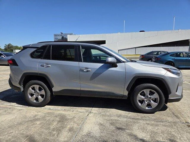 Used 2025 Silver Sky Metallic Toyota XLE image 4