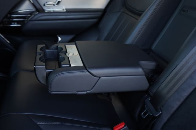Used 2024  Land Rover Dynamic SE image 26