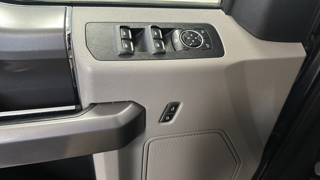 Used 2019 Blue Ford XLT image 19