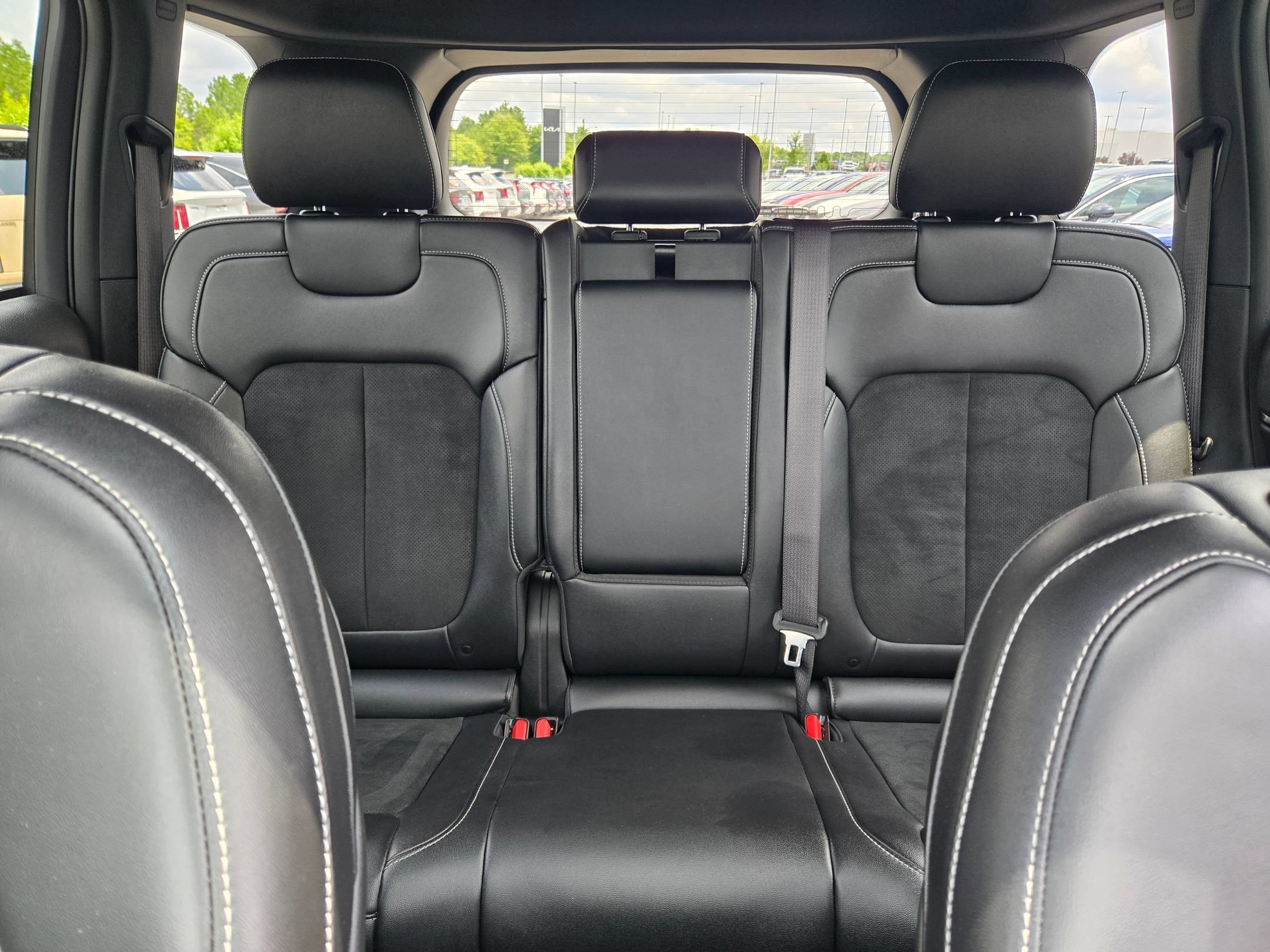 Used 2025 Silver Zynith Jeep Altitude X image 13