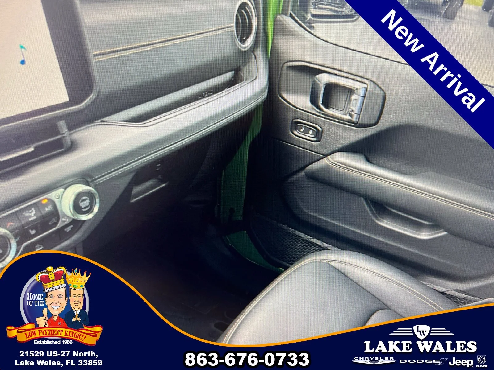 Used 2025  Jeep Sport S image 14