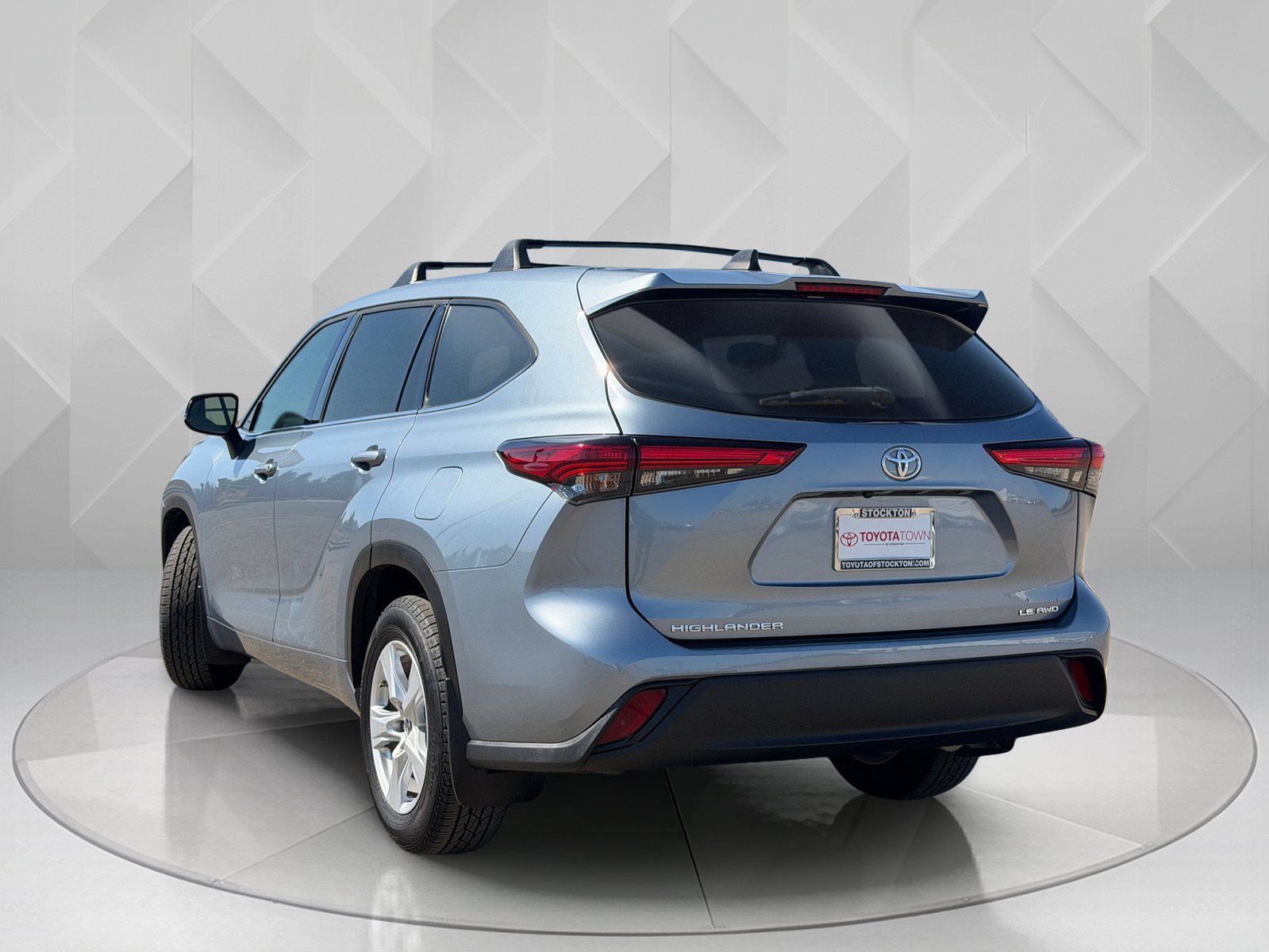 Certified Used 2022 Moon Dust Toyota LE image 3