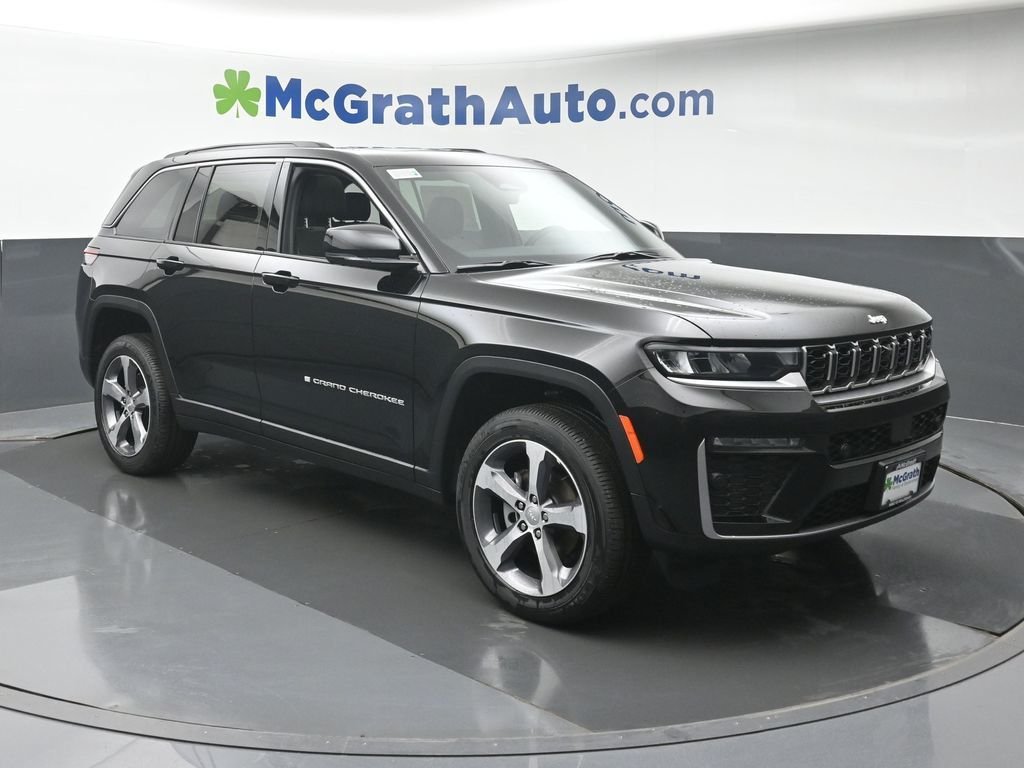 New 2026 Diamond Black Crystal Pearl-Coat Exterior Paint Jeep Limited image 2