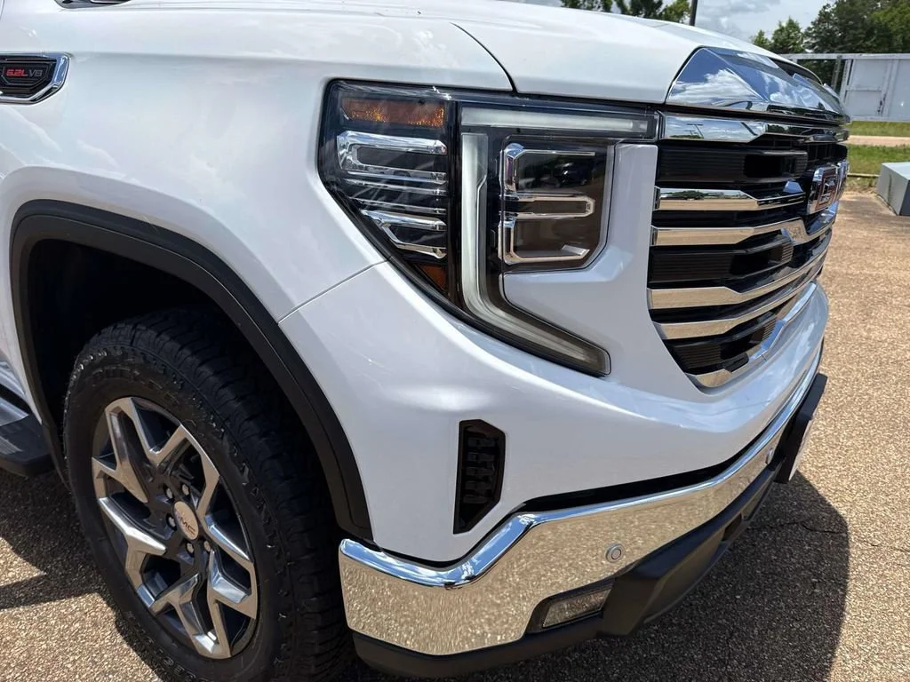 2026 GMC Sierra 1500 SLT - Photo 2