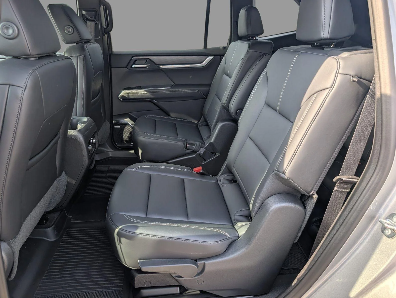New 2026 Sterling Metallic GMC Elevation image 30