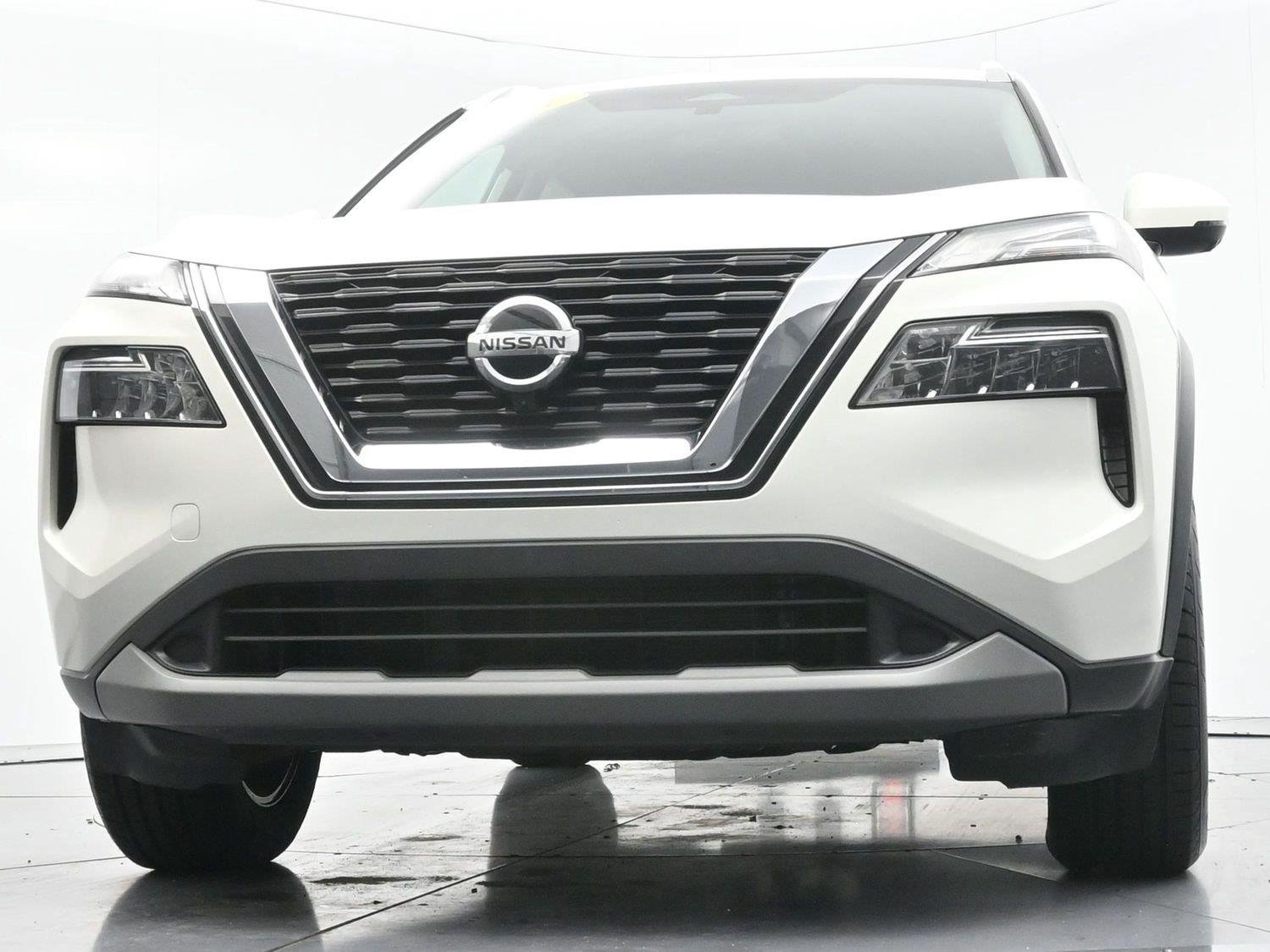 Used 2021 Pearl White Tricoat Nissan SV image 47