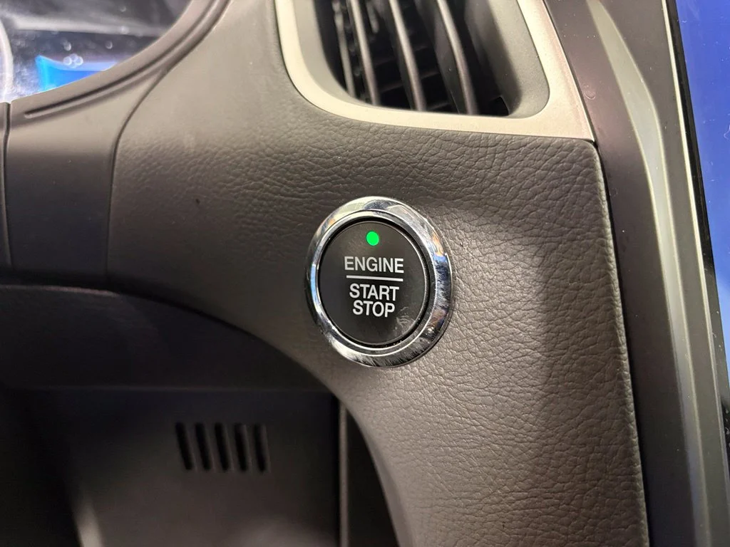 Used 2022 Silver Ford SE image 23