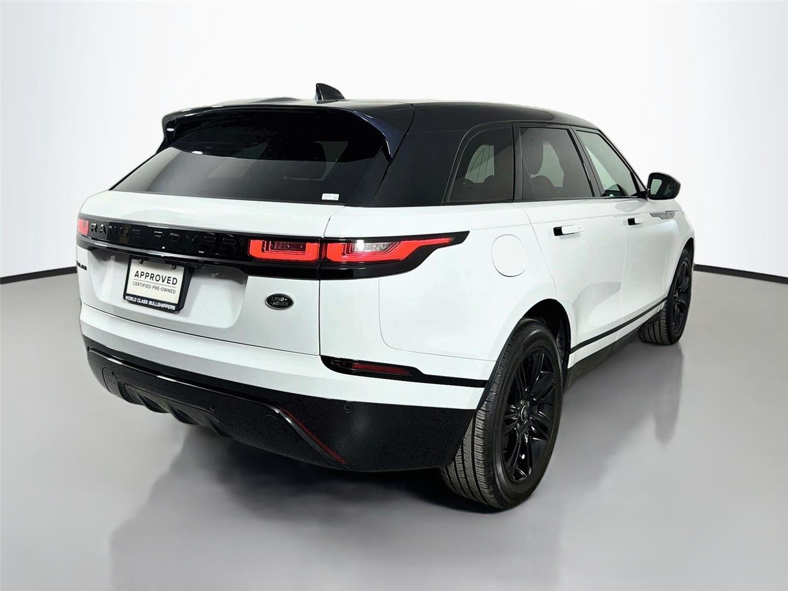 Certified Used 2023 Fuji White Land Rover R-Dynamic S image 5