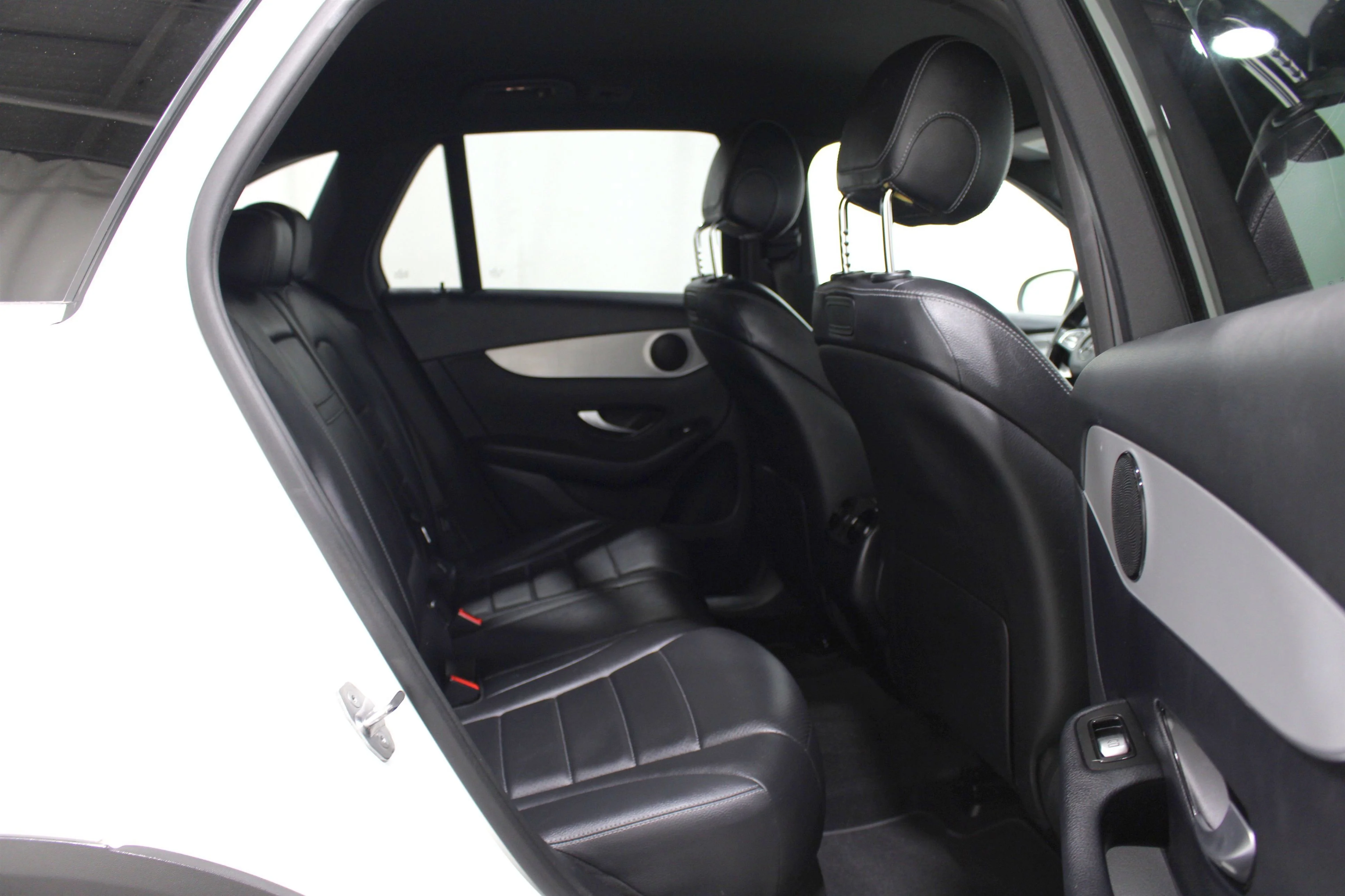Used 2019 Polar White Mercedes-Benz GLC 300 image 25