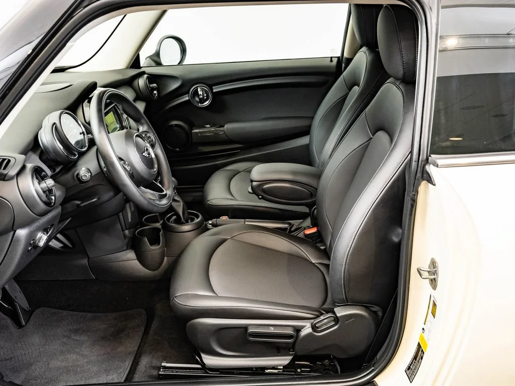 Used 2018 Pepper White MINI  image 19