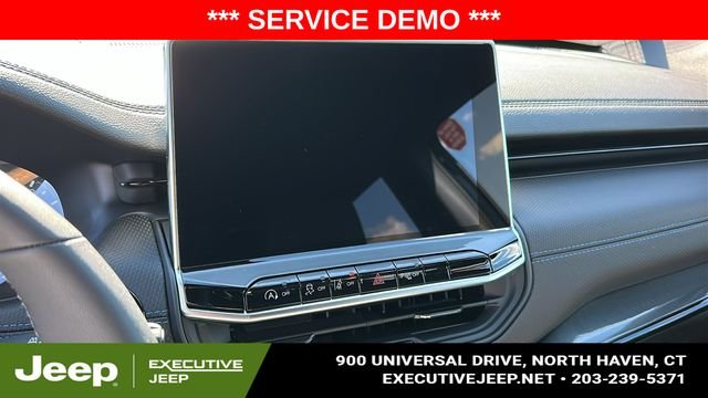 New 2025 Diamond Black Crystal Pearl-Coat Exterior Paint Jeep Limited image 15