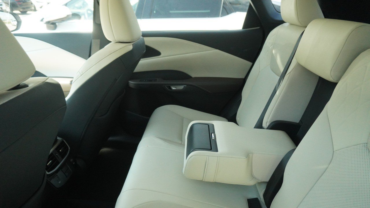 Certified Used 2024 White Lexus RX 350 Premium image 10