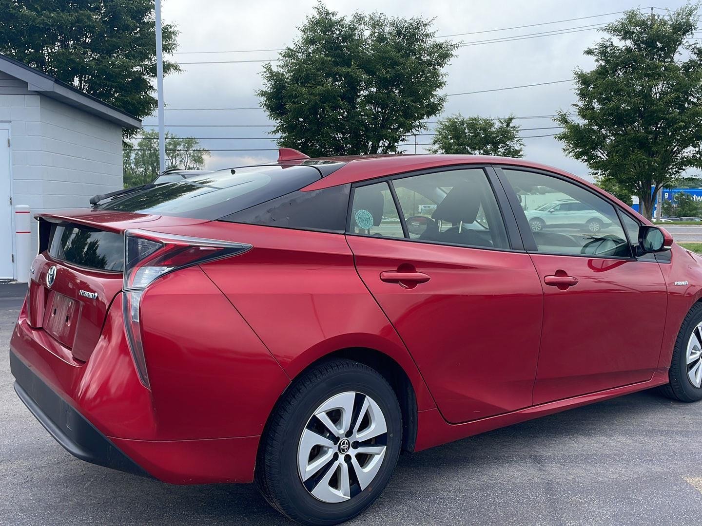 Used 2016 Hypersonic Red Toyota Three image 8