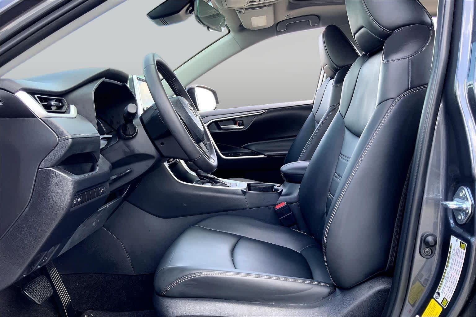 Used 2025 Magnetic Gray Metallic Toyota XLE Premium image 8
