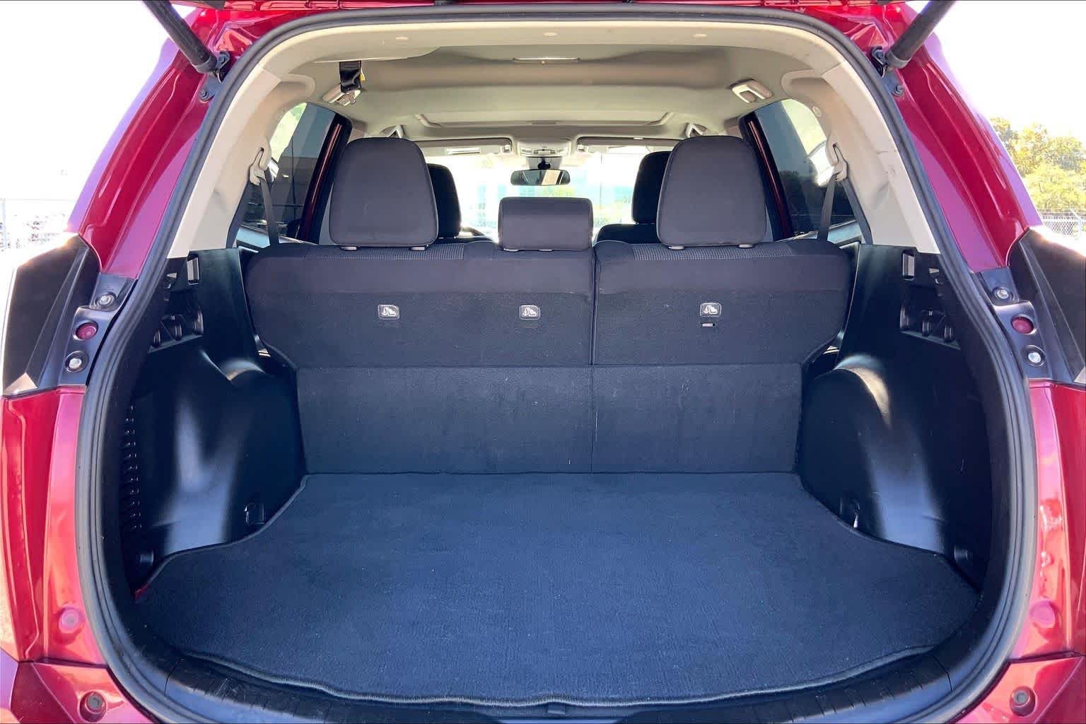 Used 2018 Ruby Flare Pearl Toyota XLE image 34